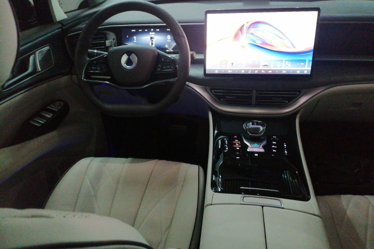 腾势D9 2024款 DM-i 1050 尊享型中控内饰13