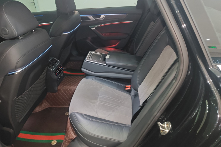 奥迪A6L 2023款 改款 45 TFSI quattro 臻选动感型中控内饰7004