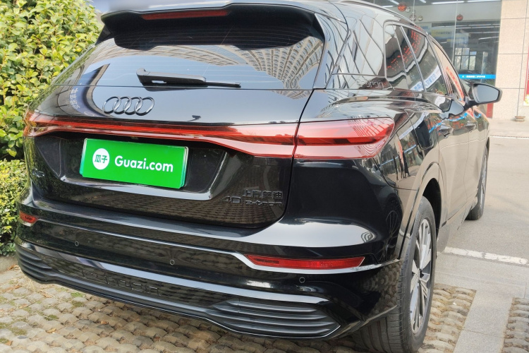 奥迪Q5 e-tron 2023款 40 e-tron 闪耀型 机甲套装车身外观6005