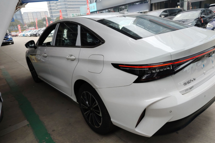 奇瑞 风云A8 2024款 127 驭风版车身外观4