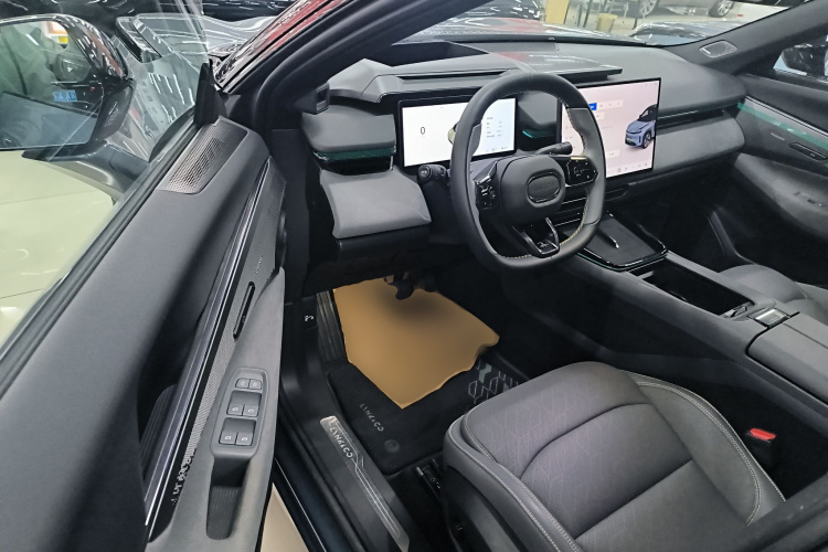 领克08 EM-P 2025款 220km 四驱性能Halo中控内饰20