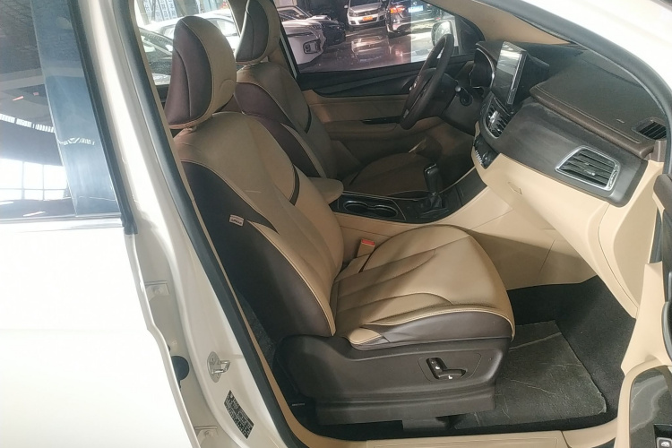 宝骏730 2017款 1.8L iAMT尊享型 7座局部细节41