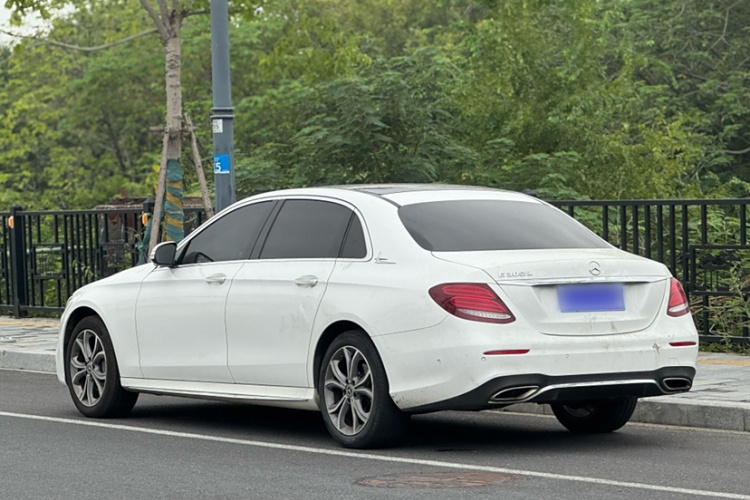 奔驰E级 2020款 E 300 L 运动时尚型车身外观6004