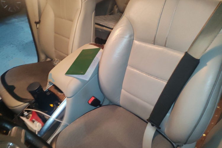 奔驰R级 2010款 R 350 L 4MATIC局部细节19