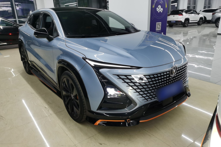 长安UNI-T 2022款 1.5T 运动版 尊贵型车身外观3