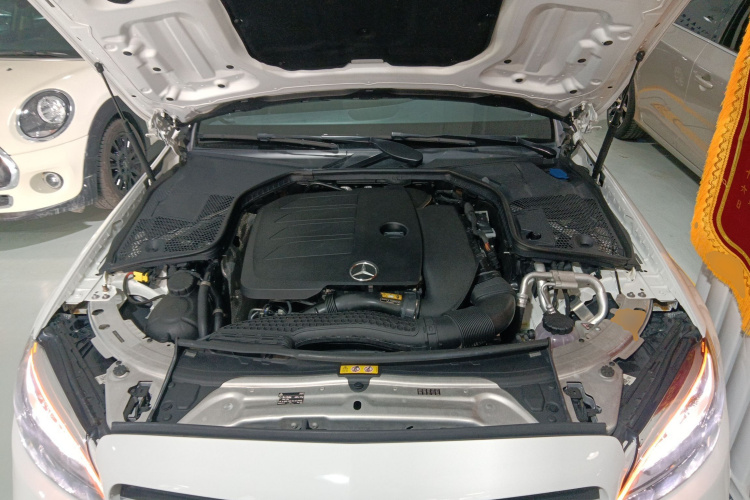 奔驰C级 2019款 C 260 运动版机舱底盘24
