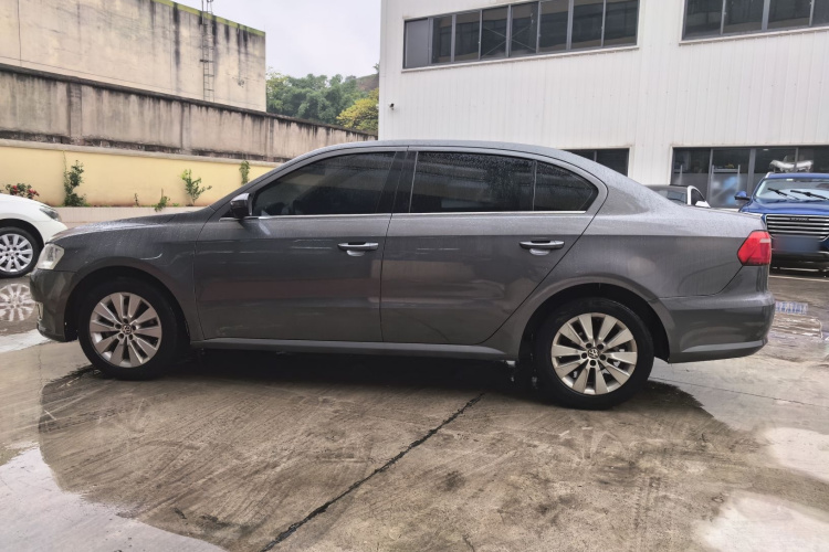 大众 朗逸 2013款 改款经典 1.6L 手动舒适版车身外观4