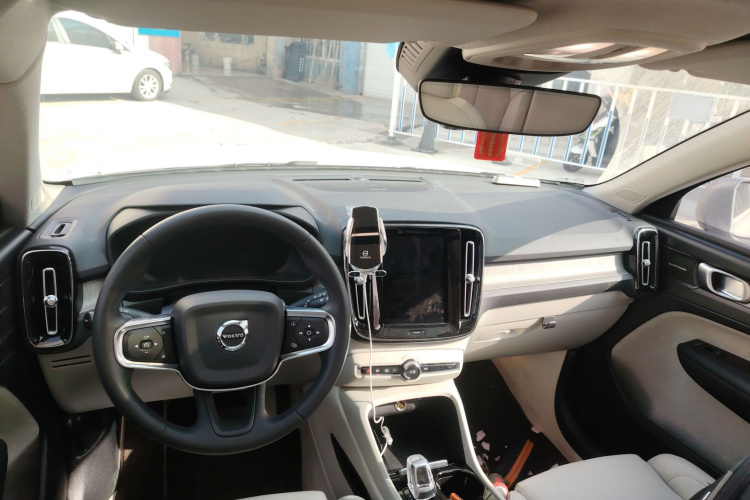 沃尔沃XC40 2023款 B4 四驱智雅豪华版中控内饰7002