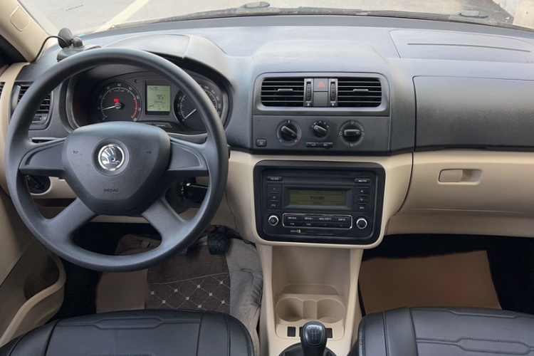 斯柯达 晶锐 2014款 1.4L 手动晶致版中控内饰7001