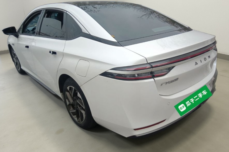 埃安 AION S Plus 2021款 70 智领版车身外观5