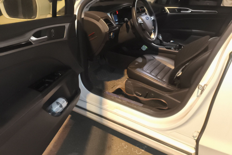 福特 蒙迪欧 2013款 2.0L GTDi200时尚型中控内饰20