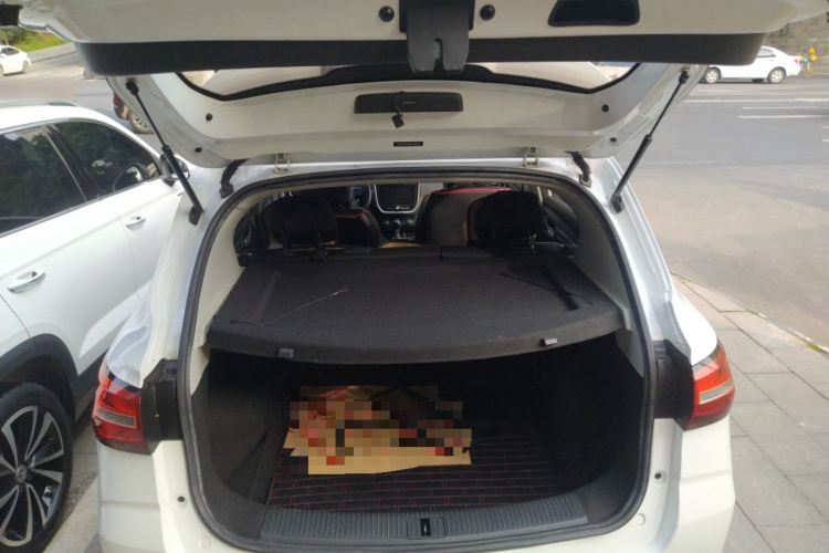 荣威RX3 2020款 1.6L CVT 4G互联超爽精英版机舱底盘23