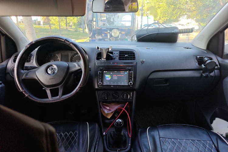 大众 Polo 2014款 1.4L 手动风尚版中控内饰7002