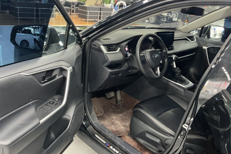 丰田 RAV4荣放 2023款 2.0L CVT两驱都市版中控内饰7002