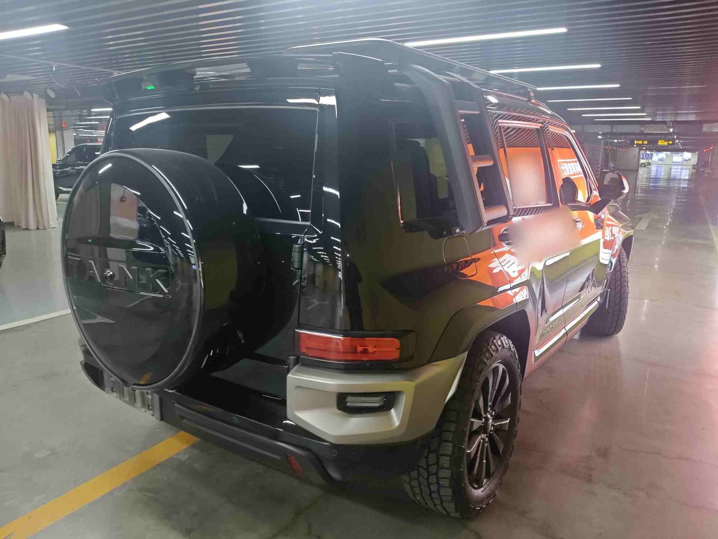车辆右后45度外观展示