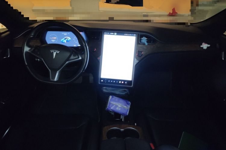 特斯拉 2017款 Model S 75D 标准续航版中控内饰12