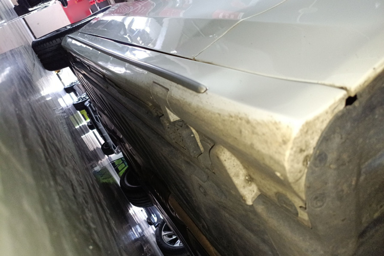 奔驰C级 2015款 C 200 L 4MATIC 运动版局部细节9001