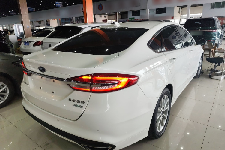 福特 蒙迪欧 2018款 EcoBoost 200 时尚型车身外观7