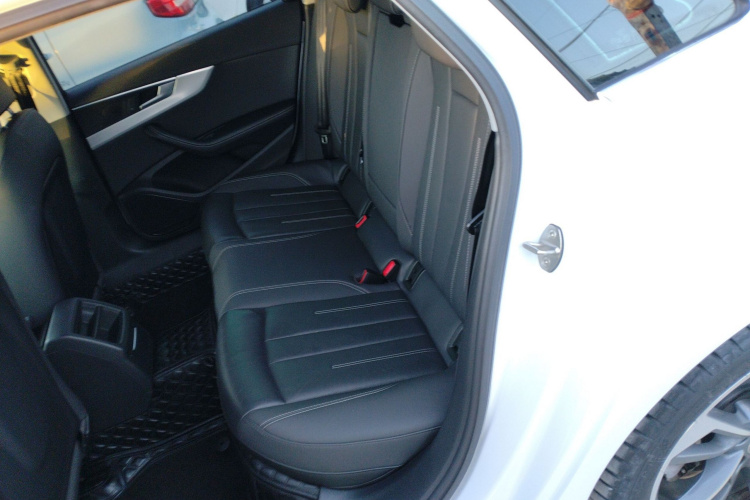 奥迪A4L 2020款 40 TFSI 时尚致雅型中控内饰7004