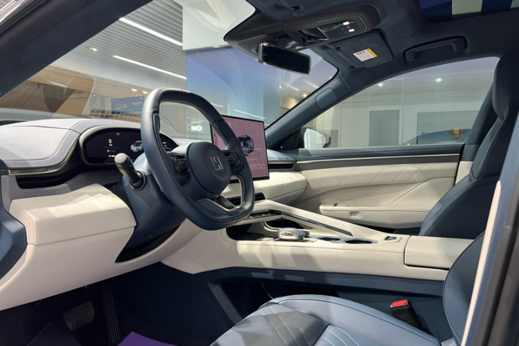 极氪001 2025款 WE版 100kWh 后驱中控内饰7006