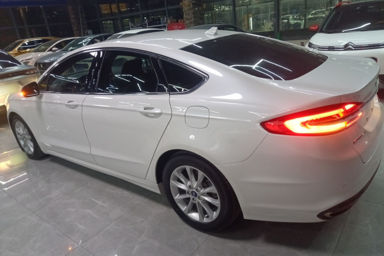 福特 蒙迪欧 2018款 EcoBoost 200 时尚型车身外观4