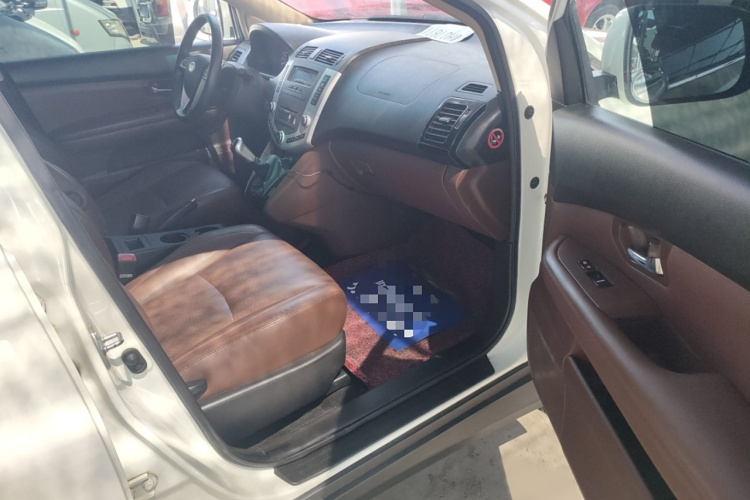 比亚迪S6 2014款 2.0L 手动豪华型 5座中控内饰7009