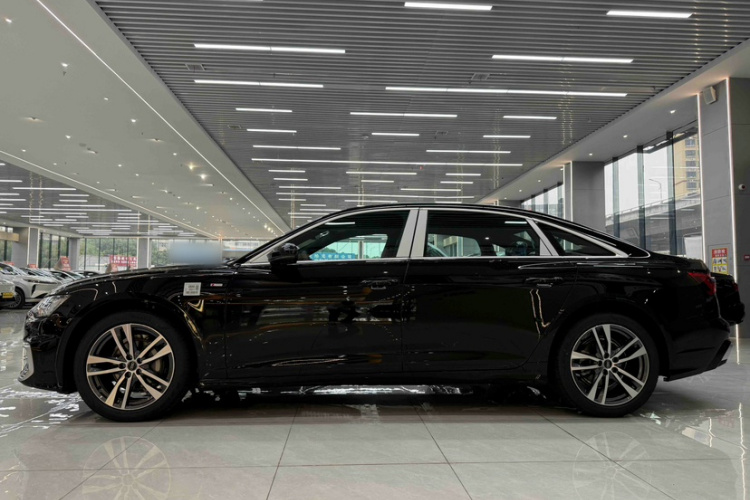 奥迪A6L 2025款 40 TFSI 豪华动感型车身外观6002