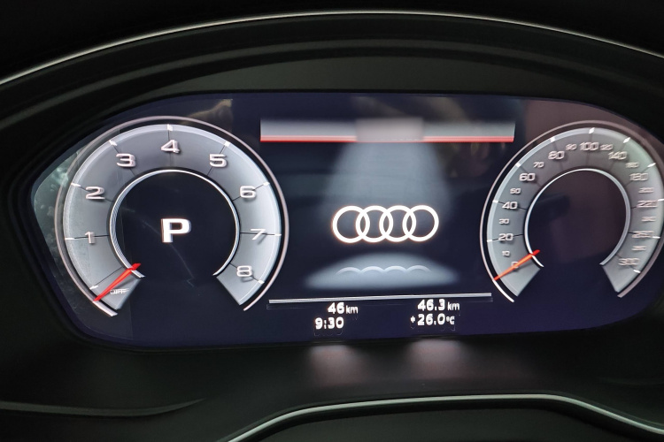 奥迪Q5L 2025款 45周年典藏版 40 TFSI 豪华动感型中控内饰7005