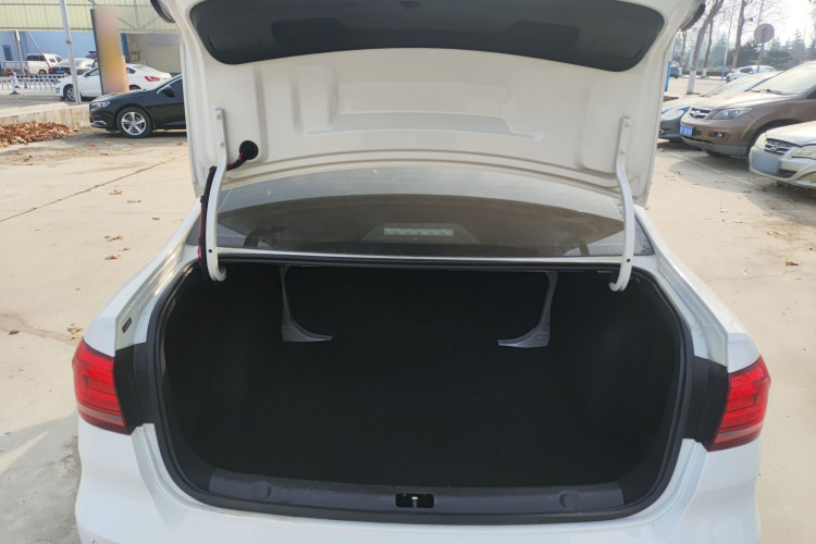 大众 2019款 朗逸启航 1.5L 自动风尚版 国VI机舱底盘23