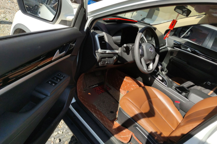 东风风神AX7 2015款 2.0L 自动智悦型中控内饰20