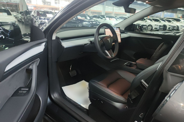 特斯拉 Model Y 2024款 后轮驱动版中控内饰7003