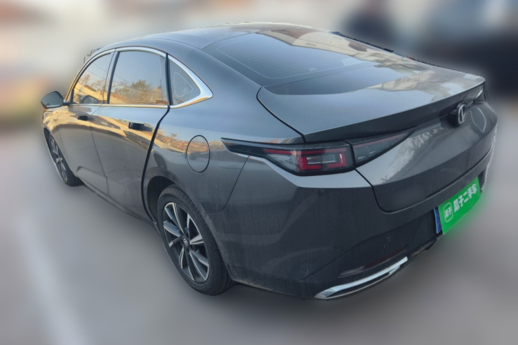 长安 逸动 2024款 1.5T GDI自动 旗舰型车身外观5