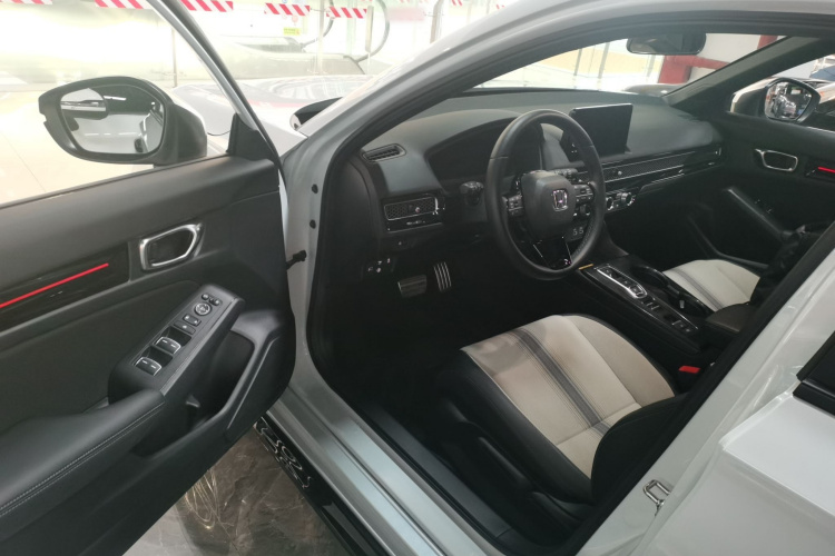 本田 思域 2023款 HATCHBACK 2.0L e:HEV 极控版中控内饰20