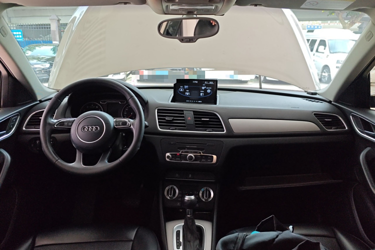 奥迪Q3 2015款 35 TFSI 进取型中控内饰7002