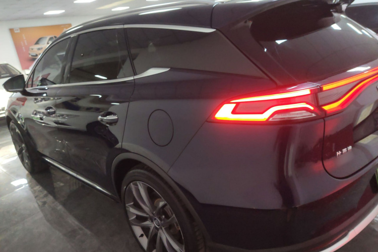 比亚迪 唐新能源 2019款 EV600D 四驱智联创世版车身外观4