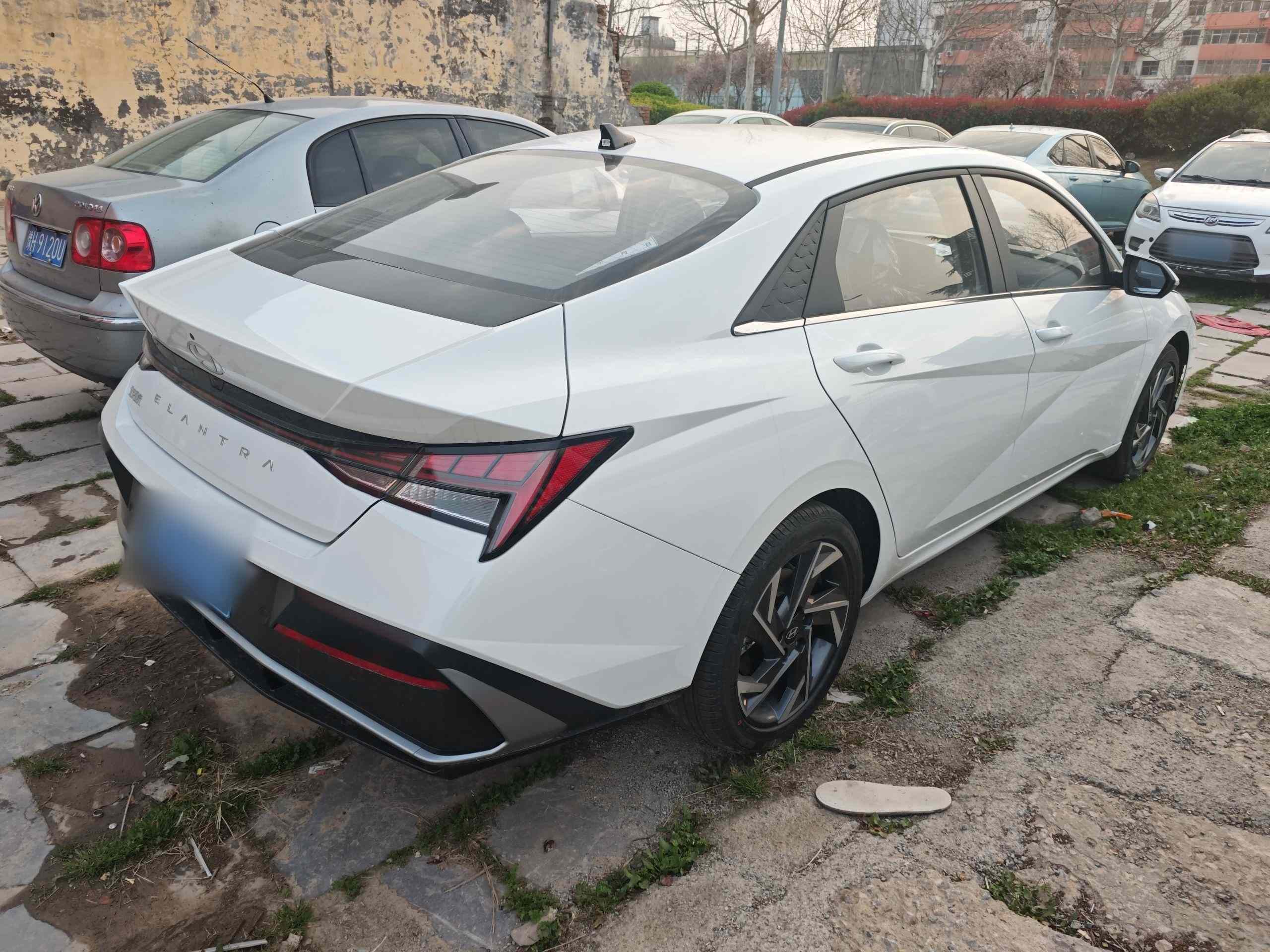 现代 伊兰特 2023款 1.5L CVT LUX尊贵版(4)