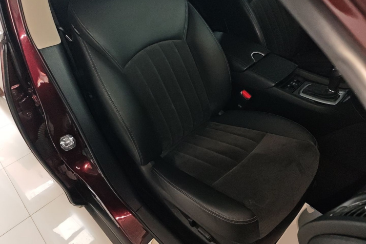 英菲尼迪QX50 2015款 2.5L 舒适版局部细节41