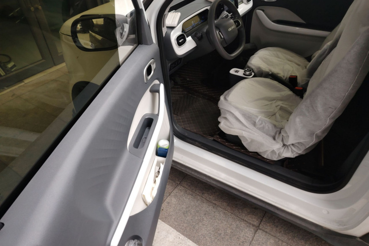 吉利银河 2025款 210km 熊猫骑士中控内饰20