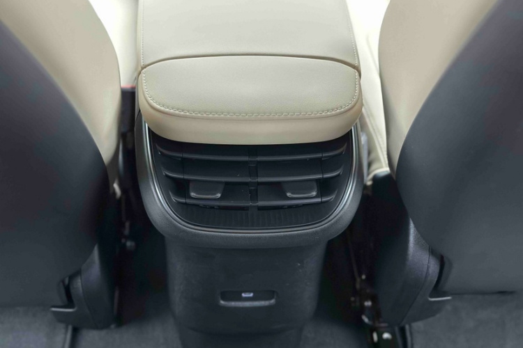 蔚来ET5T 2024款 75kWh Touring中控内饰7012