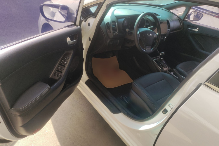 起亚K3 2016款 1.6L 自动GL中控内饰7003