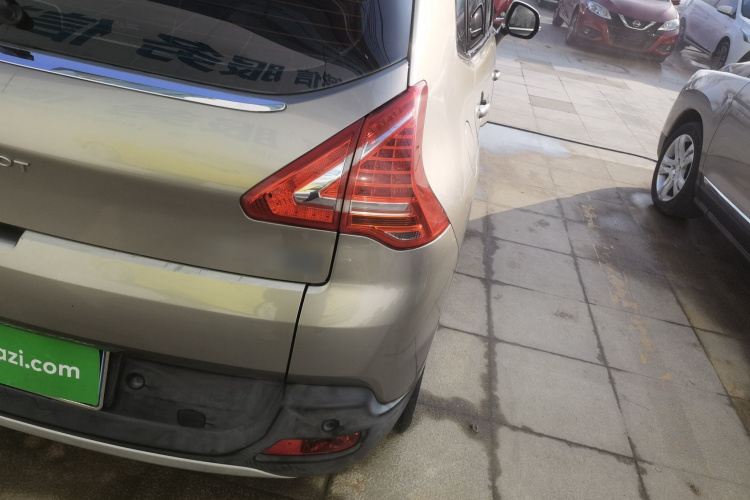 标致3008 2015款 1.6THP 自动潮流版车身外观9