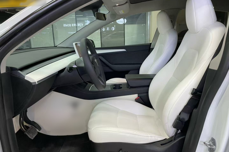 特斯拉 Model Y 2022款 改款 长续航全轮驱动版中控内饰7002