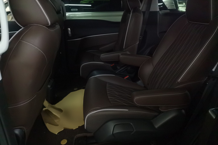 别克GL8 2021款 陆上公务舱 652T 豪华型中控内饰21