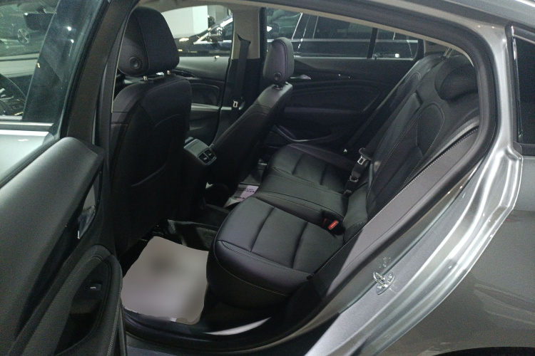 别克 君威 2024款 25T 超享版中控内饰7004