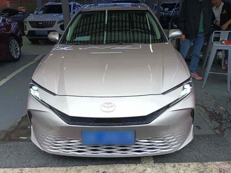 丰田 凯美瑞 2024款 双擎 2.0HGVP 豪华版(1)