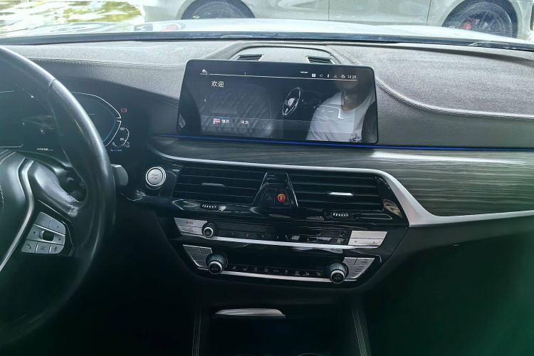 宝马5系新能源 2020款 530Le 先锋版中控内饰7003
