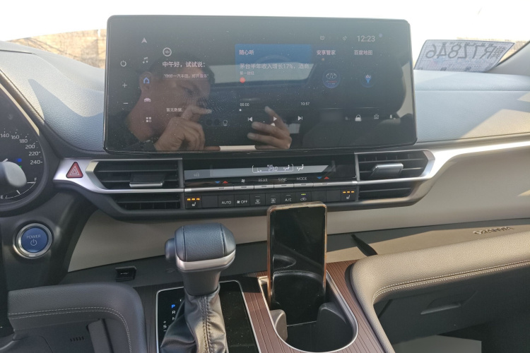 丰田 格瑞维亚 2023款 2.5L混动 尊贵PLUS版局部细节16