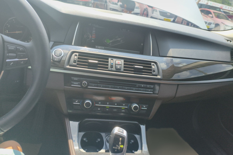 宝马5系 2017款 525Li 豪华设计套装局部细节16