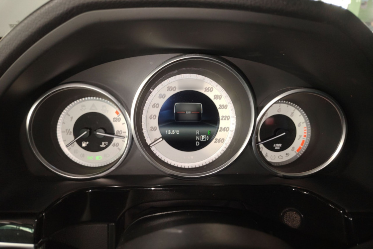 奔驰E级 2014款 E 300 L 运动型局部细节14