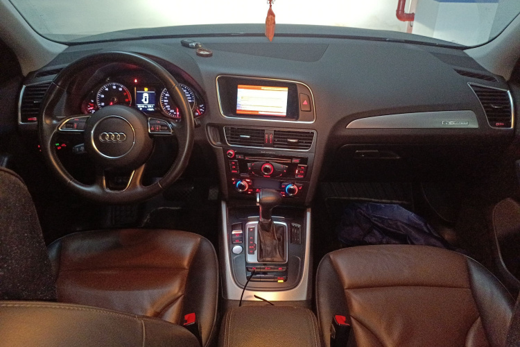 奥迪Q5 2016款 40 TFSI 技术型中控内饰12